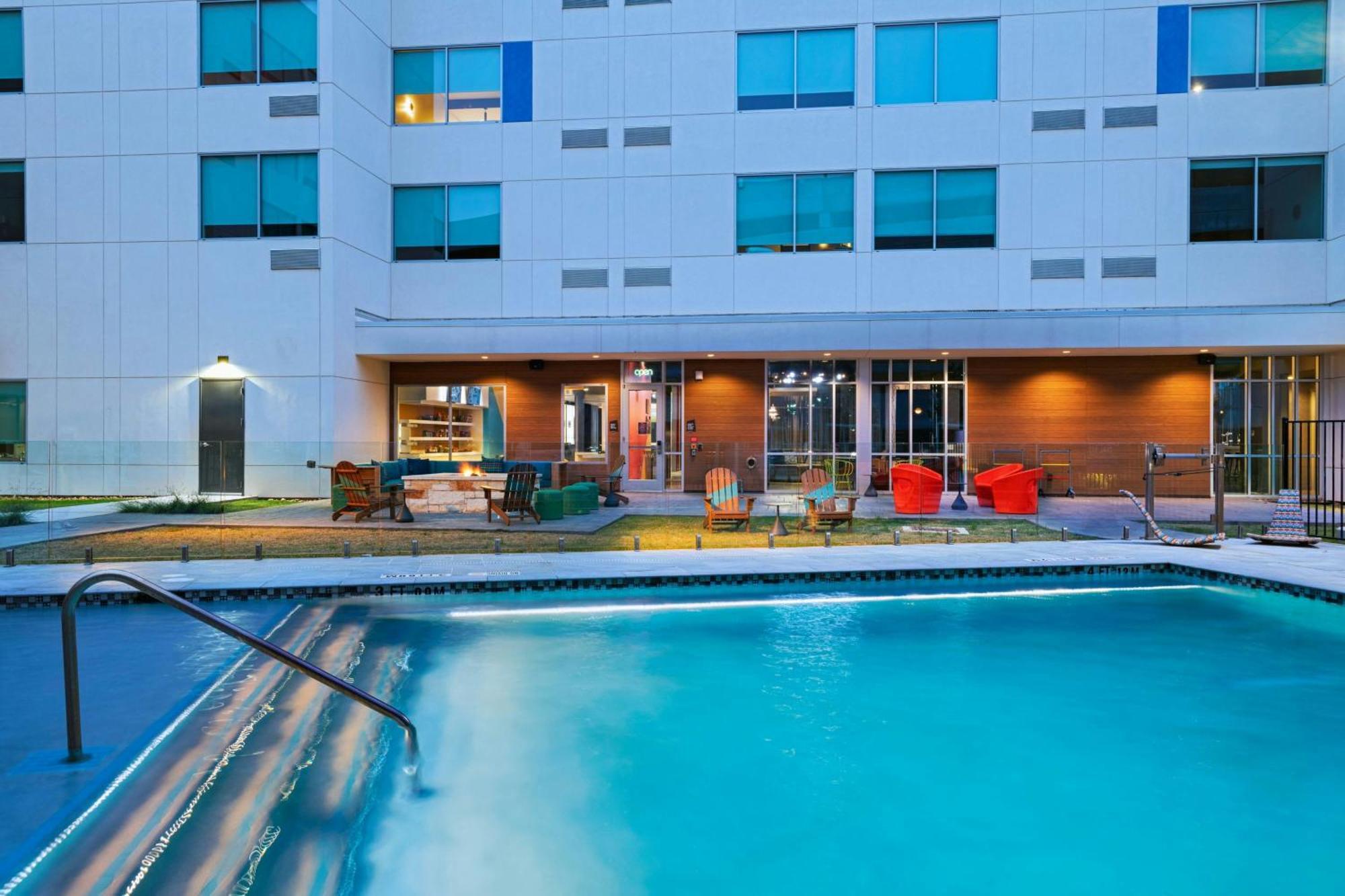 Отель Aloft Austin Southwest Экстерьер фото