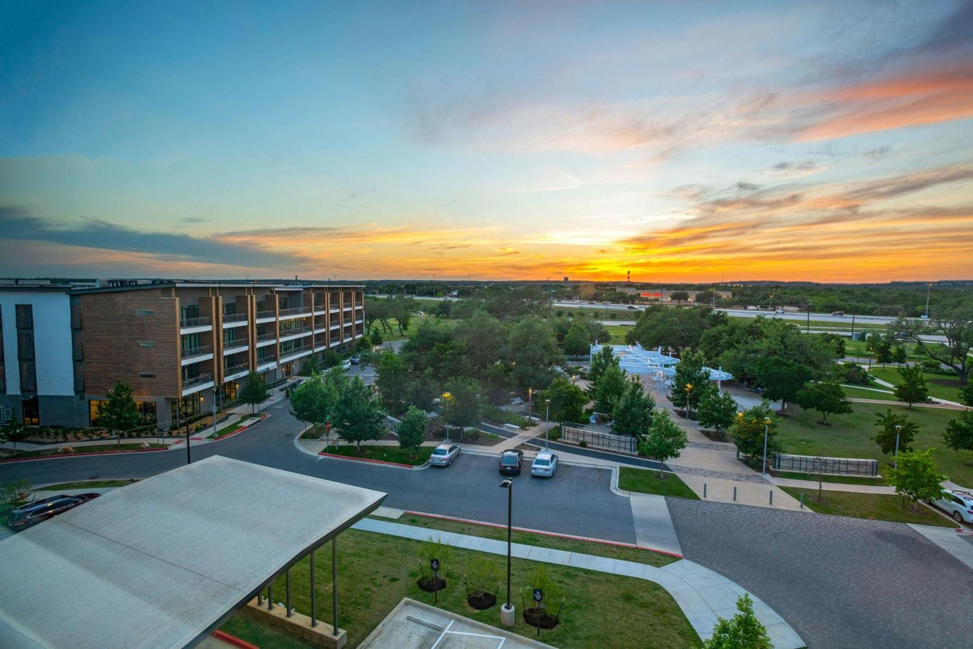 Отель Aloft Austin Southwest Экстерьер фото